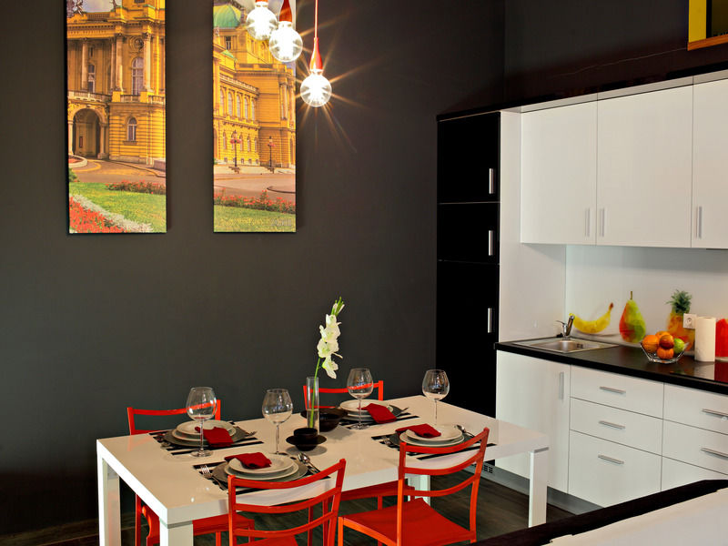 Apartment Court 5